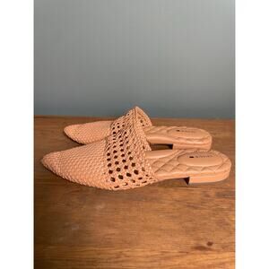Birdies The Dove Slide Mule. Light tan Color. Size 8. Great condition.